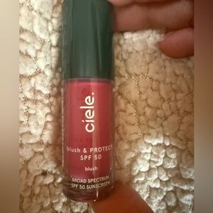 ❤️ 3/$25 ciele Blush & Protect SPF 50+ Liquid Blush - Berri